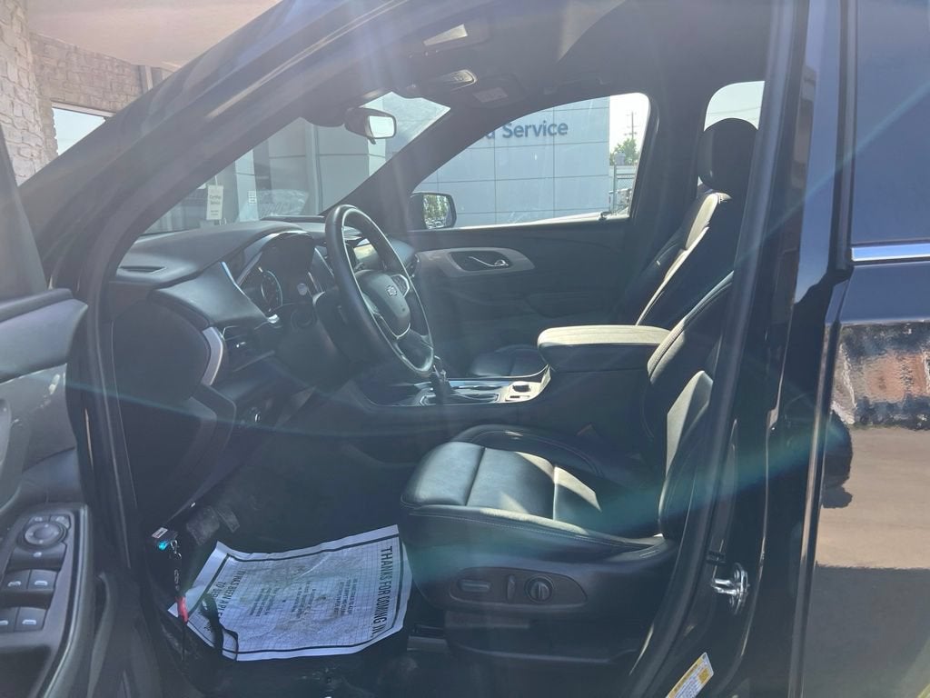 2022 Chevrolet Traverse LT Leather