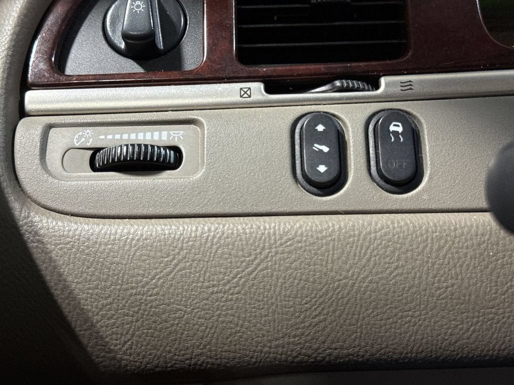 2003 Lincoln Town Car Signature