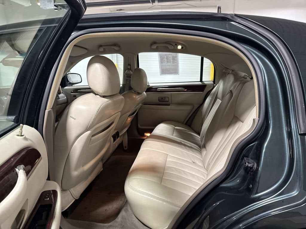 2003 Lincoln Town Car Signature