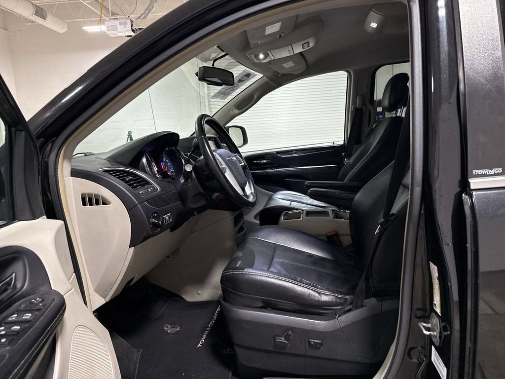 2014 Chrysler Town & Country Touring