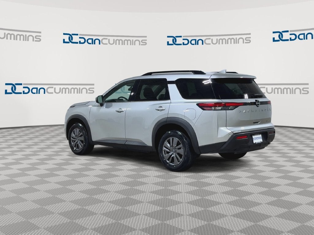 2024 Nissan Pathfinder SV