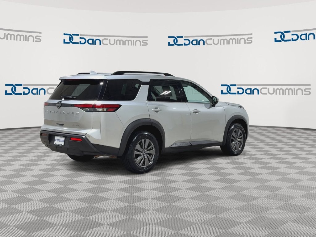 2024 Nissan Pathfinder SV