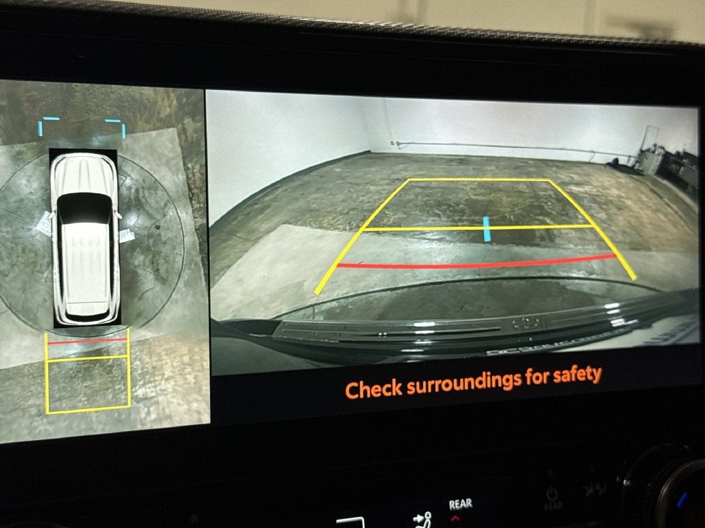 2023 Toyota Highlander Hybrid Platinum