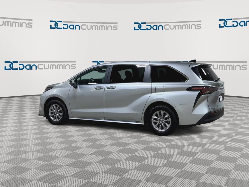 2025 Toyota Sienna XLE