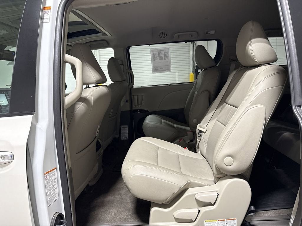 2018 Toyota Sienna XLE Auto Access Seat