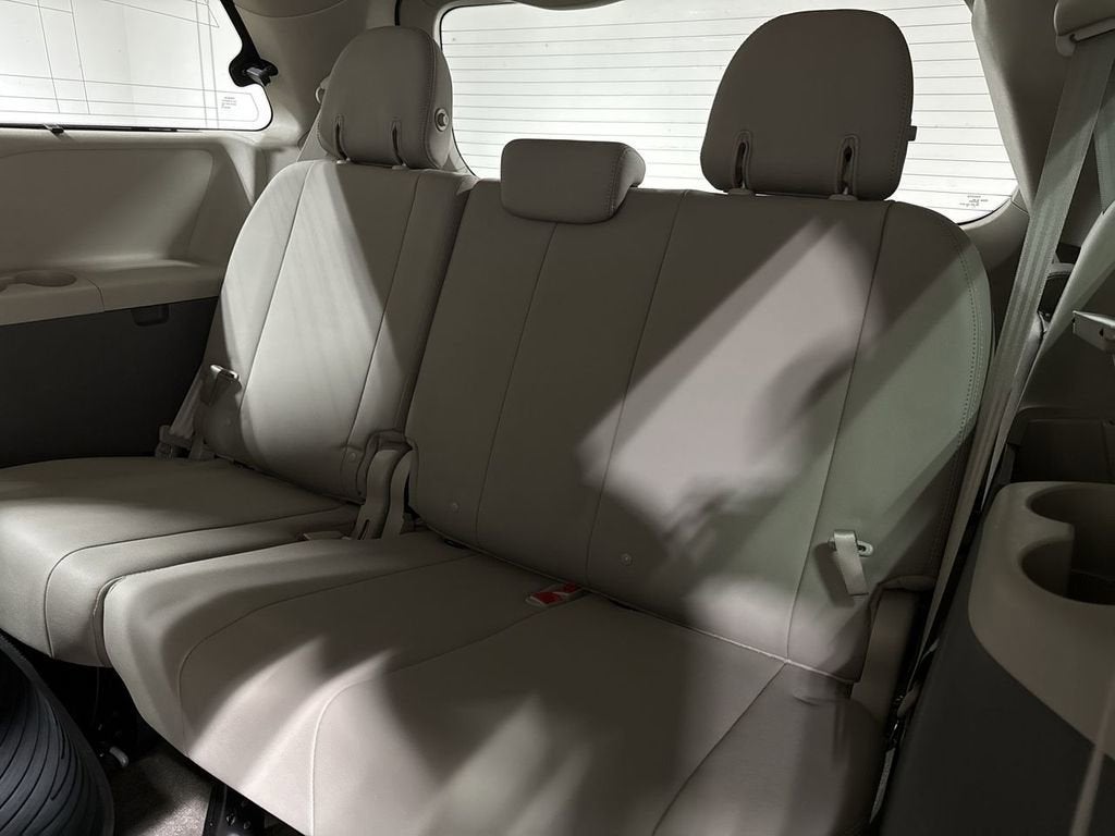 2018 Toyota Sienna XLE Auto Access Seat
