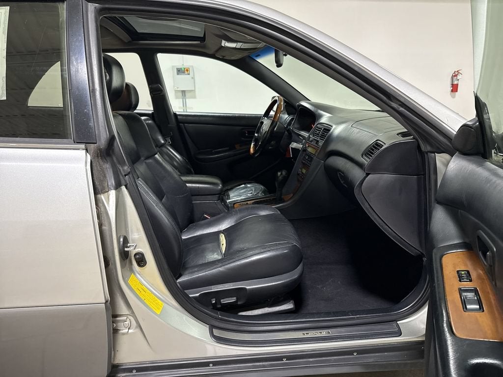 2000 Lexus ES 300 4dr Sdn