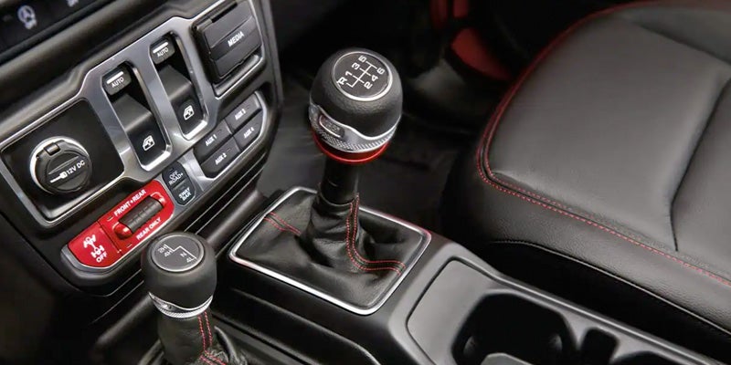 Interior design of the manual transmission and color of the seats