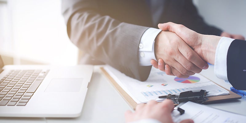 Dan Cummins Chrysler Dodge Jeep Ram Georgetown in Georgetown KY sales rep shaking customers hand